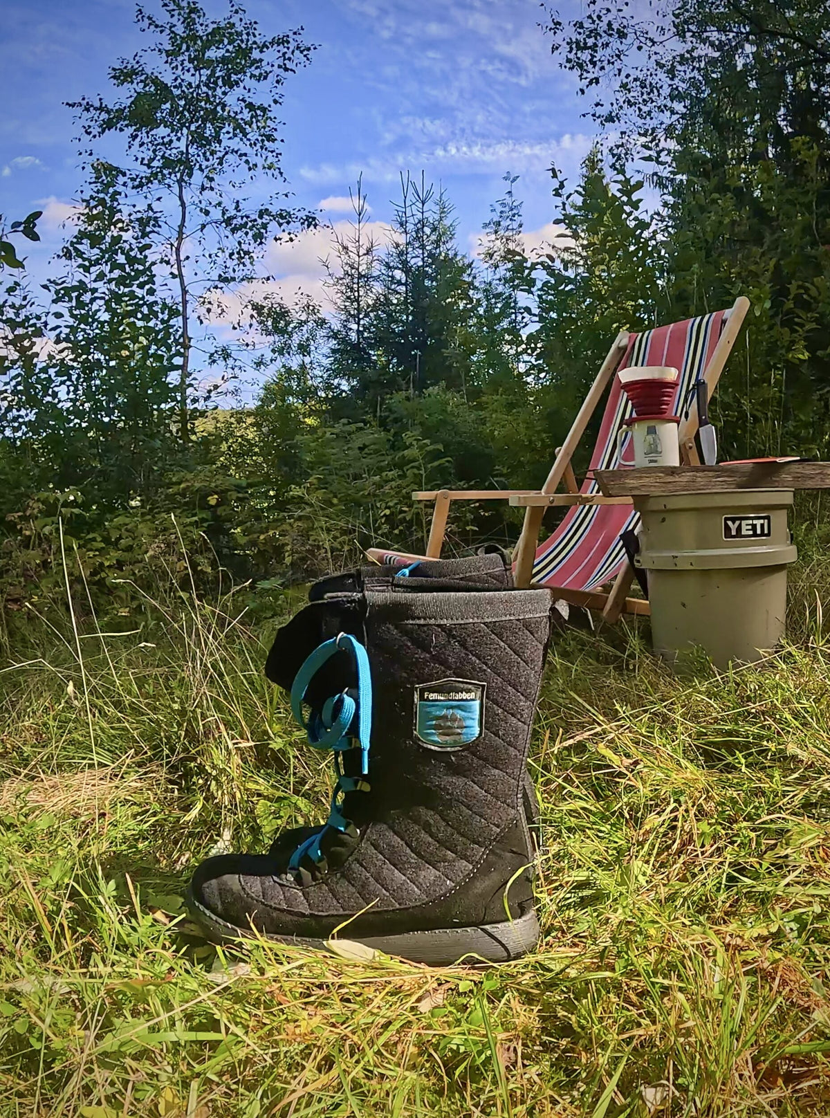 Femundlabben i sort på camping